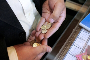 کاهش قیمت طلا در بازار + جدول قیمت انواع سکه و طلا  امروز ۶ شهریور ۱۴۰۲