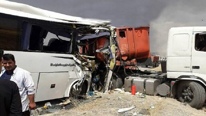  تصادف خونین اتوبوس زائران ایرانی در عراق/ ۲۹ نفر کشته و زخمی شدند