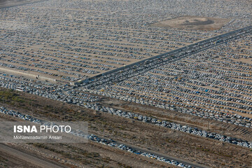 تصاویر حیرت انگیز از حجم زیاد خودروهای پارک شده زائران اربعین در مرز شلمچه + عکس