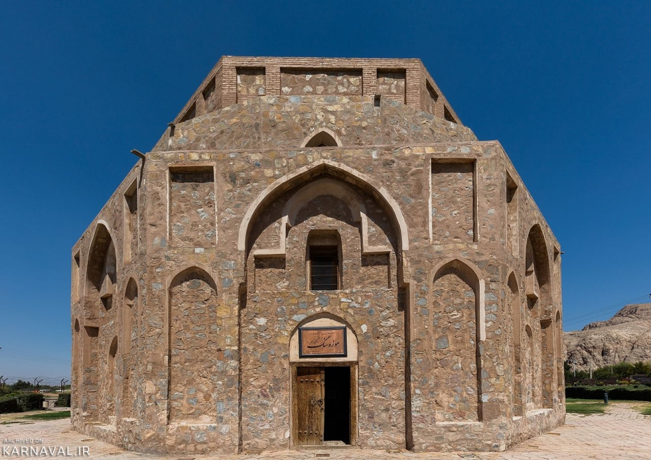 زیباترین بنای سنگی کرمان / گنبد جبلیه؛ جاذبه‌ای بی‌همتا