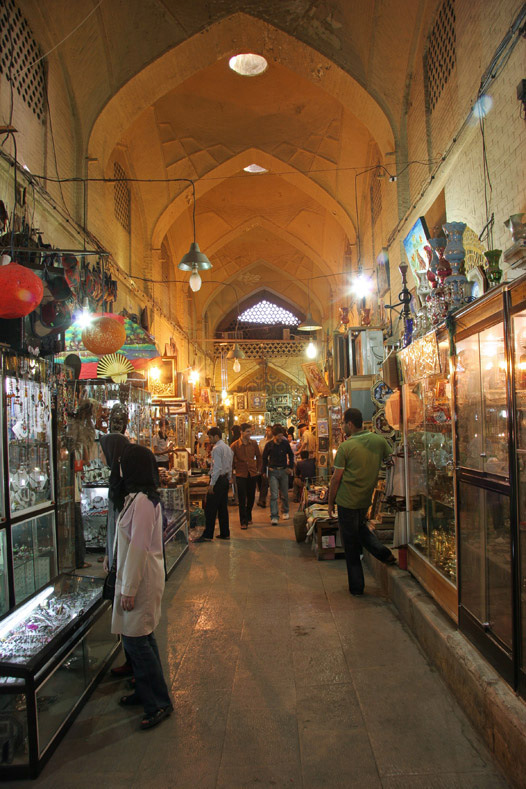 بازار سنتی کرمان؛ جاذبه‌ای دیدنی در روز