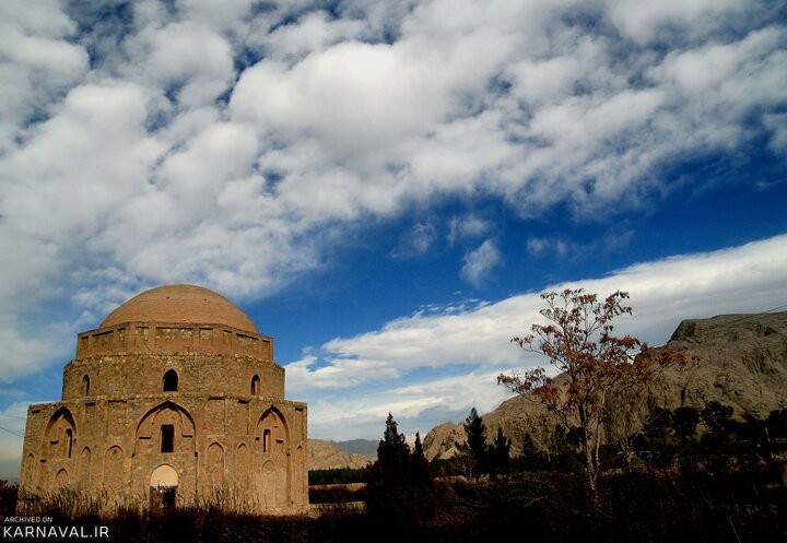زیباترین بنای سنگی کرمان / گنبد جبلیه؛ جاذبه‌ای بی‌همتا