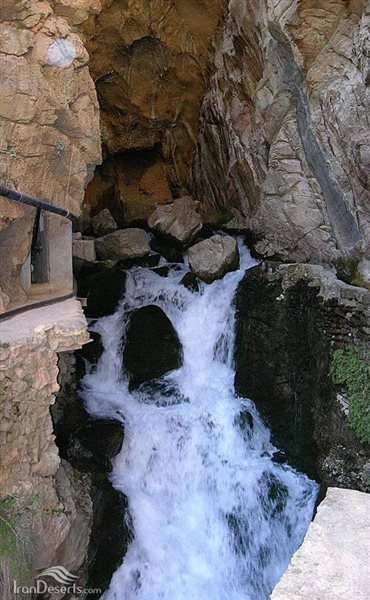 آبشارگردی در آبشار گویله مریوان
