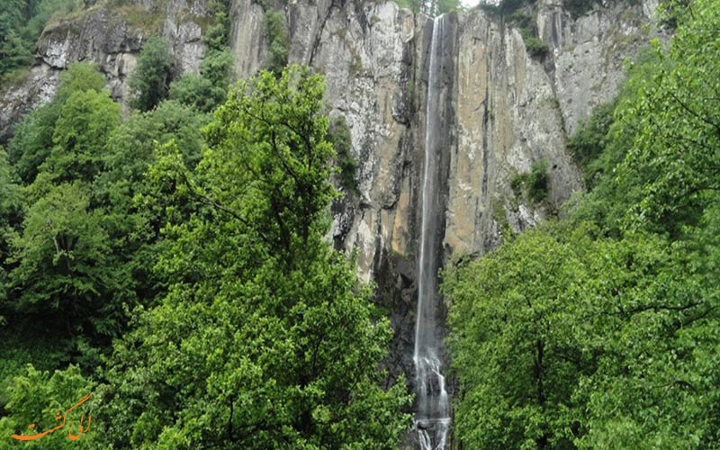 آبشار لاتون؛ دیدنی‌ترین جاذبه طبیعی آستارا