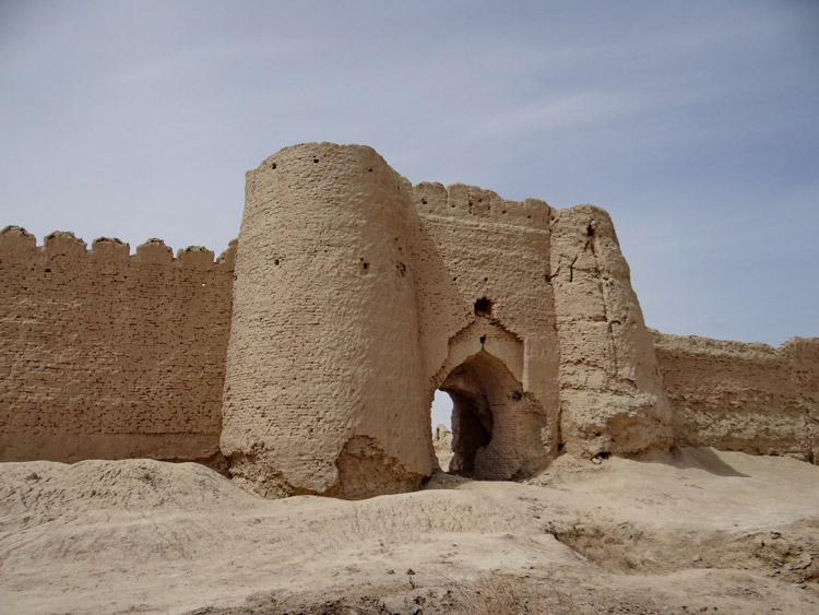 قلعه رستم؛ جاذبه‌ای تماشایی و اصیل در زابل
