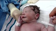خروج معجزه آسای نوزاد تازه به دنیا آمده از زیر آوار پس از زلزله + فیلم