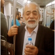 آواز خواندن زیبای یک پیرمرد در مترو تهران + فیلم