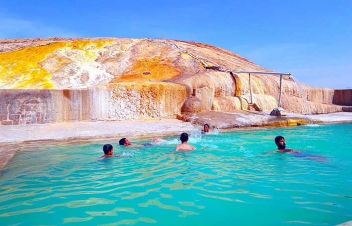 تجربه آرامش در آبگرم معدنی شوط