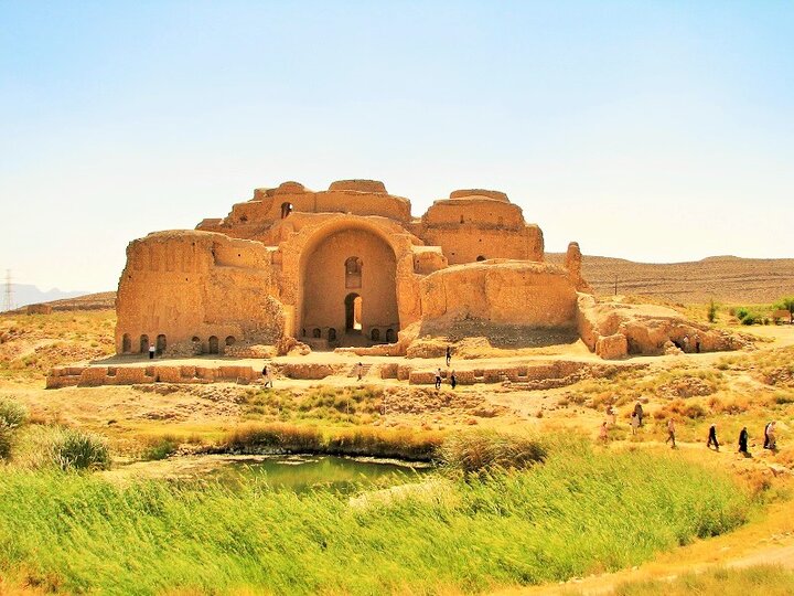 بازدید از کاخ اردشیر بابکان در فیروزآباد را از دست ندهید