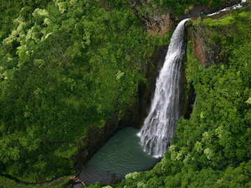 آبشارگردی در زیباترین آبشار چهارمحال و بختیاری / آبشار دره‌عشق؛ تماشایی و درخشان