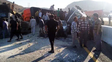 تصادف خونین چند خودرو در جاده تربت حیدریه به مشهد/ ۱۳ نفر کشته و زخمی شدند