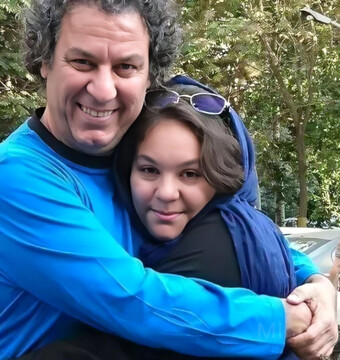 عکس دیده نشده از مرحوم آرش میراحمدی در آغوش دخترش