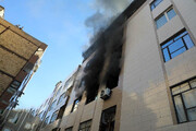نجات جان ۱۶ نفر در آتش سوزی یک منزل مسکونی در مشهد + عکس