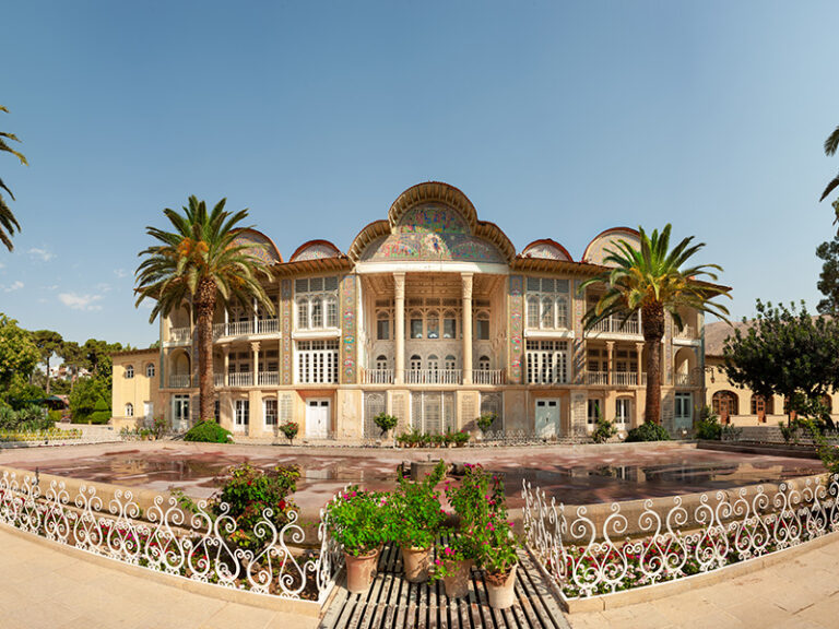حتما از باغ نارنجستان شیراز بازدید کنید