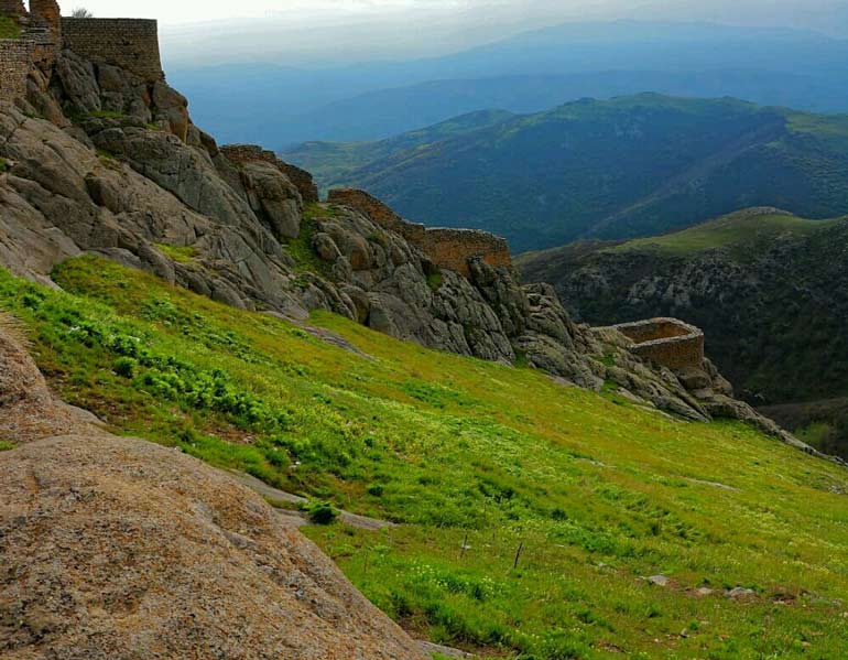 قلعه بابک؛ زیباترین قلعه آذربایجان شرقی