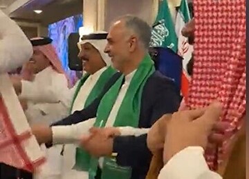رقص مدیرکل وزارت خارجه ایران در مراسم عربستانی ها + فیلم
