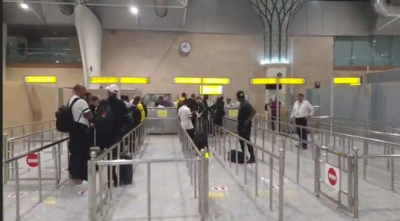 اولین تصویر از کاروان الاتحاد در فرودگاه اصفهان