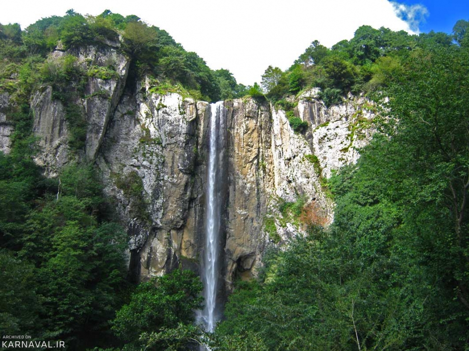 آبشارگردی در آبشار لاتون / جاذبه ای بی همتا در گیلان