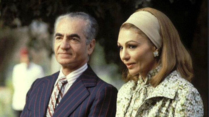 عکس های دیده نشده از بریز و بپاش های درباریان در عروسی فرح و محمدرضا پهلوی
