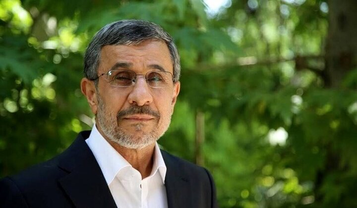 محمود احمدی نژاد از کشور خارج شد! + عکس فرودگاه استانبول