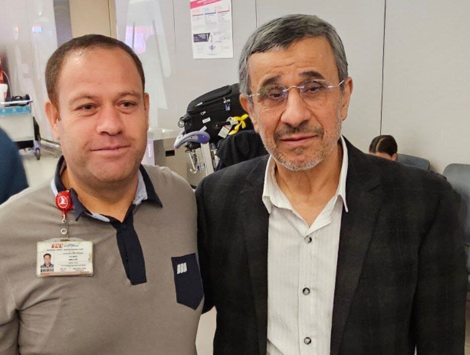 تصاویری از محمود احمدی نژاد در فرودگاه استانبول