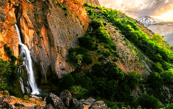 آبشارگردی در آبشار شاهاندشت مازندران