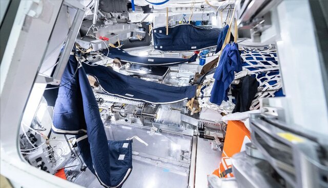 فضانوردان در سفر به ماه چگونه فعالیتهای روزانه خود را انجام میدهند؟