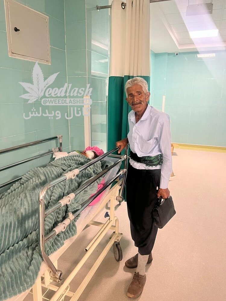 عکس بامزه از یک زن و مرد مسن در بیمارستان