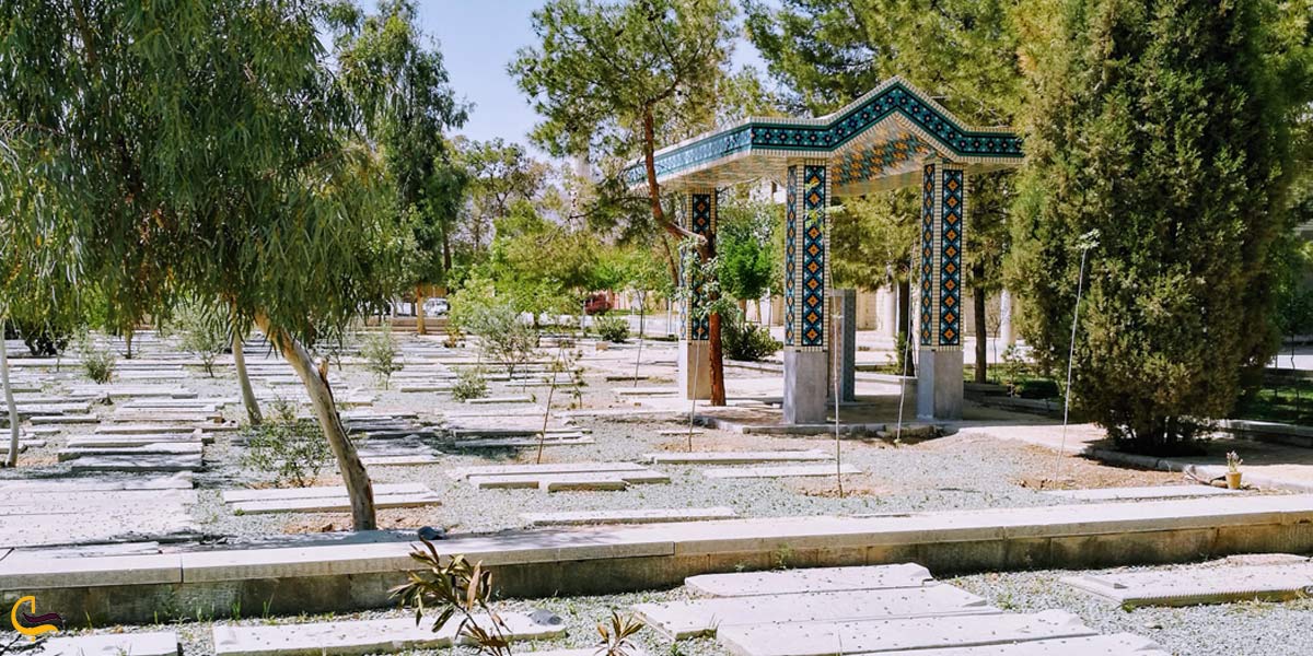 آرامگاه تخت فولاد اصفهان