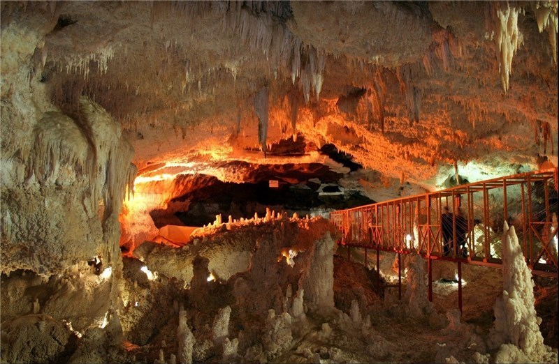 غار کتله خور چند کیلومتر است؟
