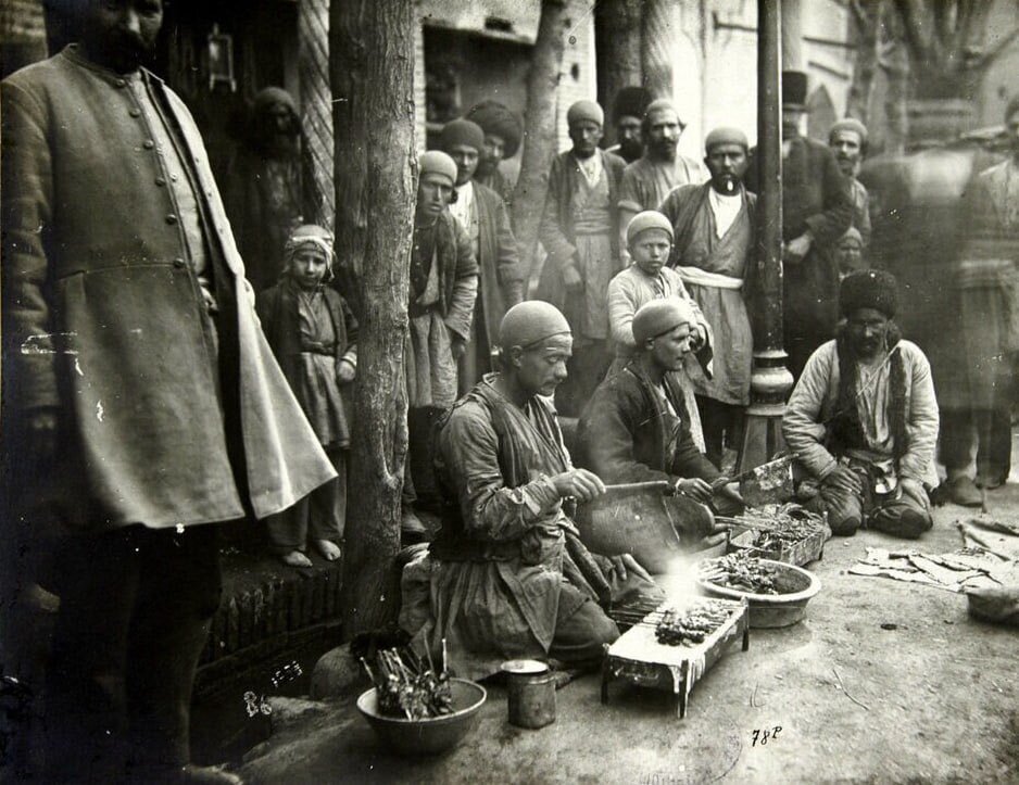عکسی جالب از یک کباب‌فروشی در زمان قاجار