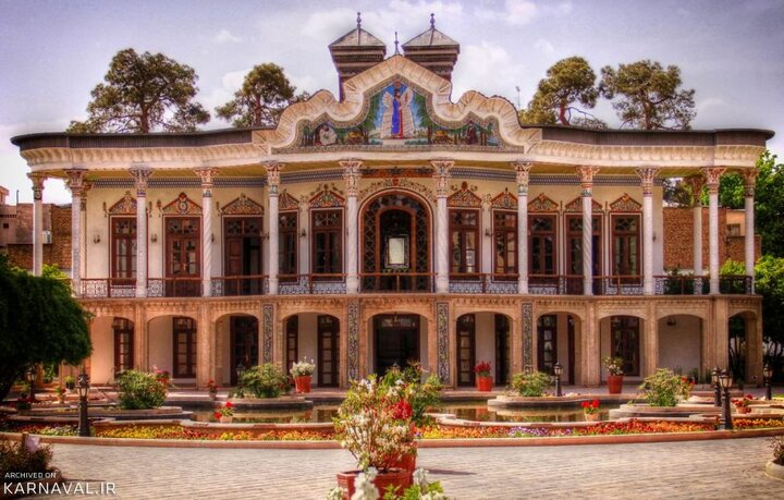 عمارت شاپوری کجای شیراز است؟