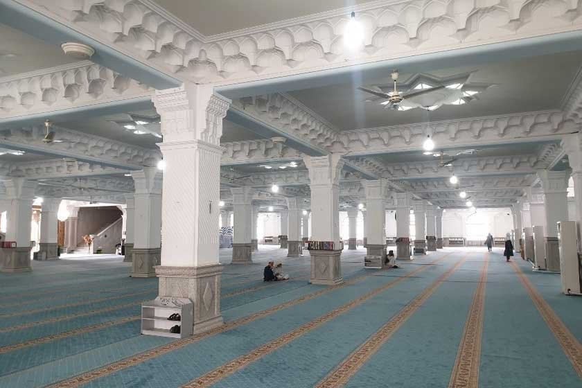 مسجد مکی زاهدان چند متر است؟
