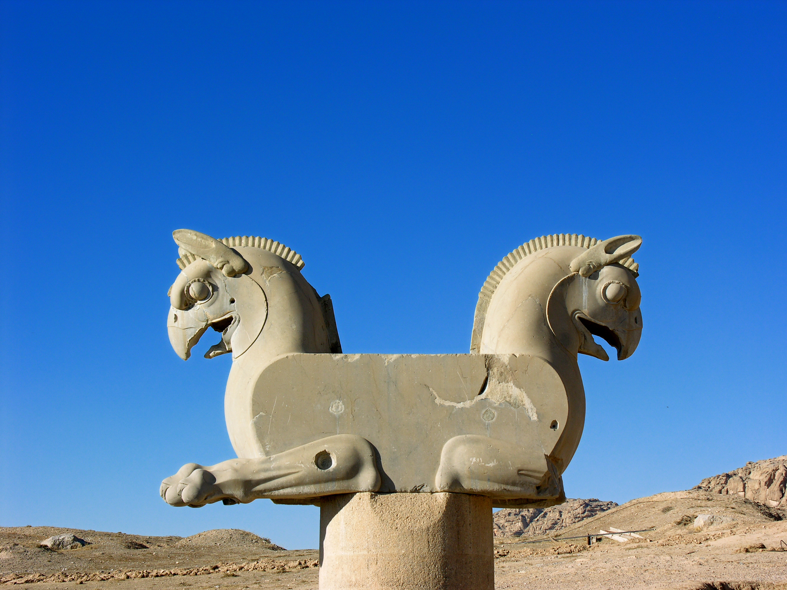 ۵ هیولاهای باستانی: از گاو بالدار هخامنشی تا ابوالهول و ققنوس