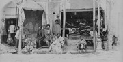 عکس دیده نشده از کشتی گرفتن آدم‌های کوتوله در دوره قاجاریه