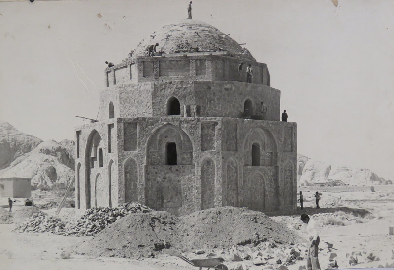 قدمت گنبد جبلیه کرمان چقدر است؟