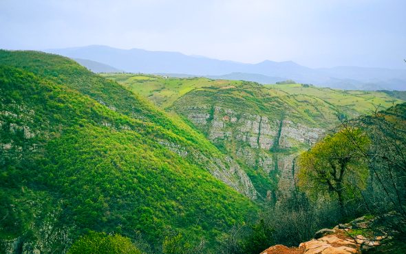 قدمت غار دربند رشی چقدر است؟