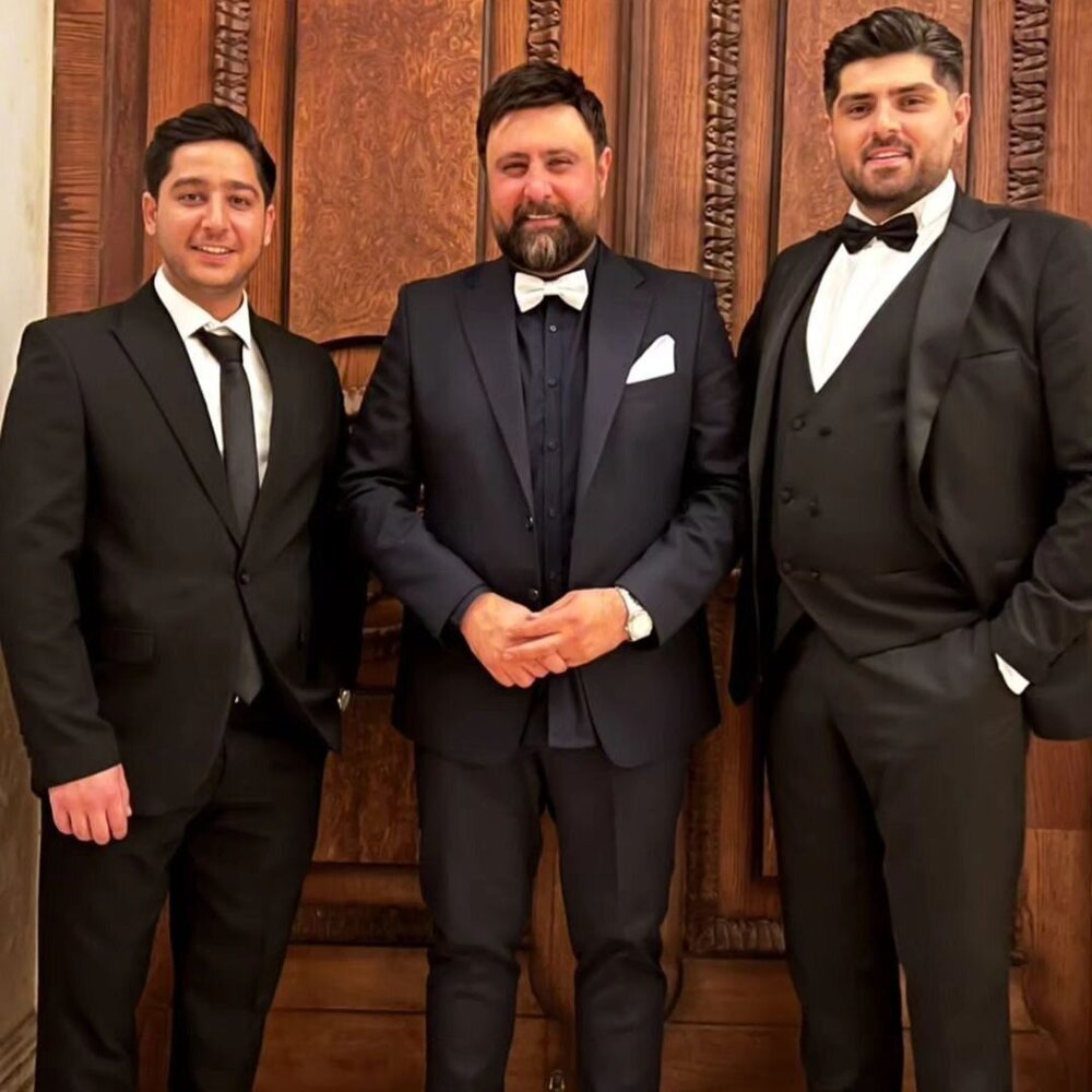 عکس | محمد علیزاده در لباس دامادی؛ کپیبرداری از روی دست محمدرضا گلزار