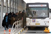 متن خبرساز در یک اتوبوس درباره بانوان بی‌حجاب / عکس
