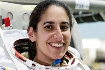 قدم زدن فضانورد زن ایرانی در فضا برای تعمیر ایستگاه فضایی + فیلم