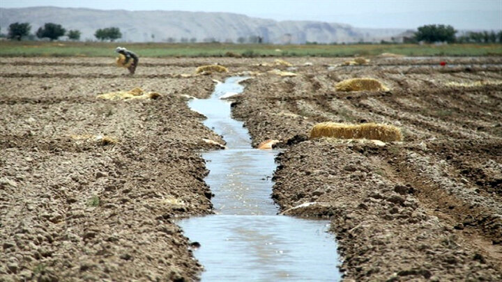 سالانه ۱۰۰ میلیارد متر مکعب آب در ایران مصرف می شود