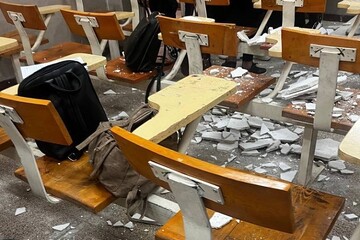 ریزش وحشتناک سقف دانشگاه رازی روی سر دانشجویان + فیلم