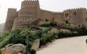 پیشینه تاریخی + ساعت بازدید از قلعه فلک الافلاک