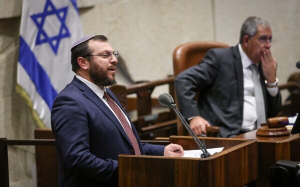 وزیر صهیونیست: برای حمله به غزه از بمب هسته‌ای هم استفاده خواهیم کرد