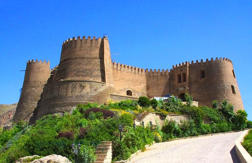 حتما از جاذبه های گردشگری لرستان بازدید کنید