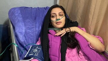 بازیگر زن مشهور در بیمارستان / قمه کشی برای سرقت گوشی مونا فرجاد + عکس