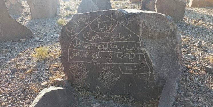 عجیب ترین قبرستان دنیا در روستای طره نطنز در ایران + فیلم