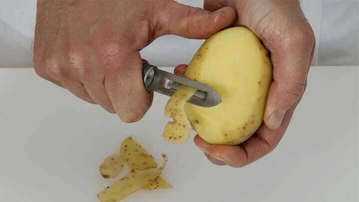 ۵ روش برای جلوگیری از سیاه شدن سیب زمینی بعد از پوست گرفتن