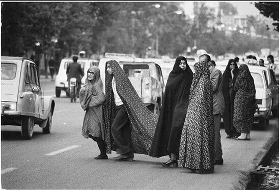 صف عجیب کپسول گاز ۳۰ سال پیش در تهران! + عکس نوستالژی