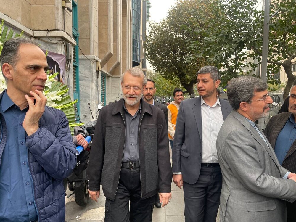 عکسی از حضور حسن روحانی و علی لاریجانی در یک مراسم